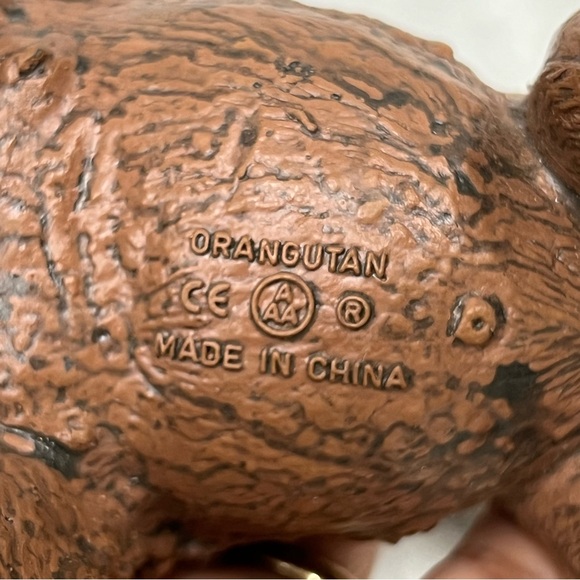 Set of 7 toy figures 1 orangutan 2 giant anteaters 4 cheetahs - Picture 6 of 16